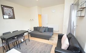 Lovely 4 Bedroom Apartment Close To The City Walking Distance From The Rivere View